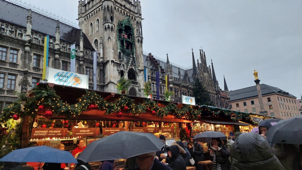 Die Hütte vom Wurst Michel auf dem Marienplatz