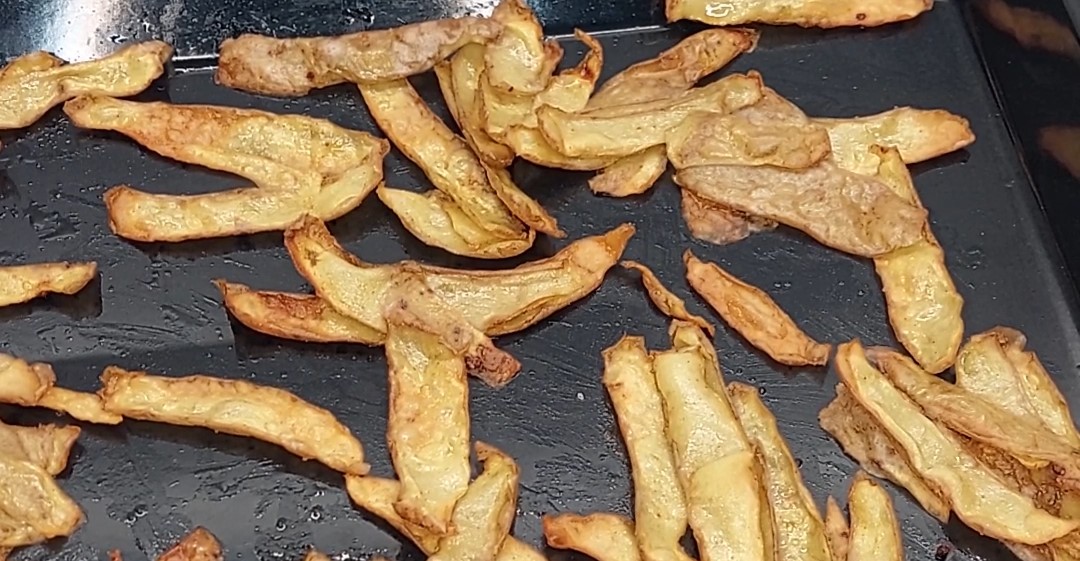 Chips aus Kartoffelschalen